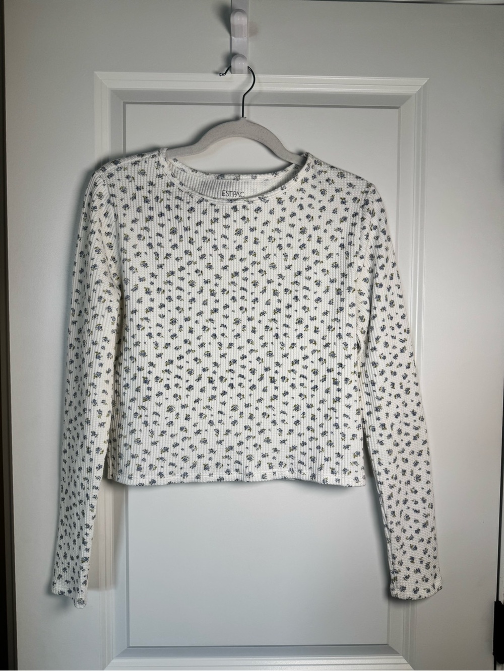 PacSun White Floral Ribbed Cropped Long Sleeve Top